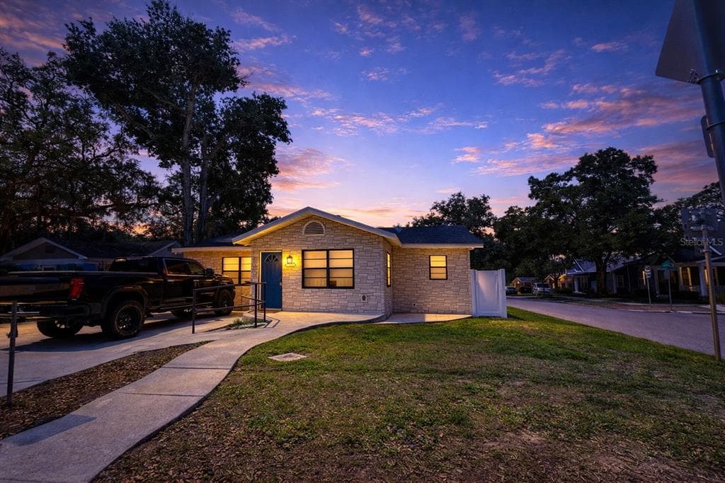 7218 N HIGHLAND AVENUE TAMPA, FL 33604