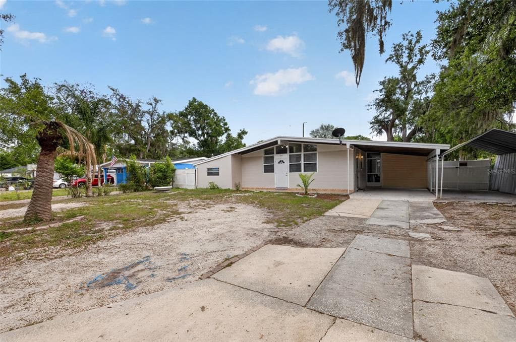 924 LAKEWOOD AVENUE TAMPA, FL 33613