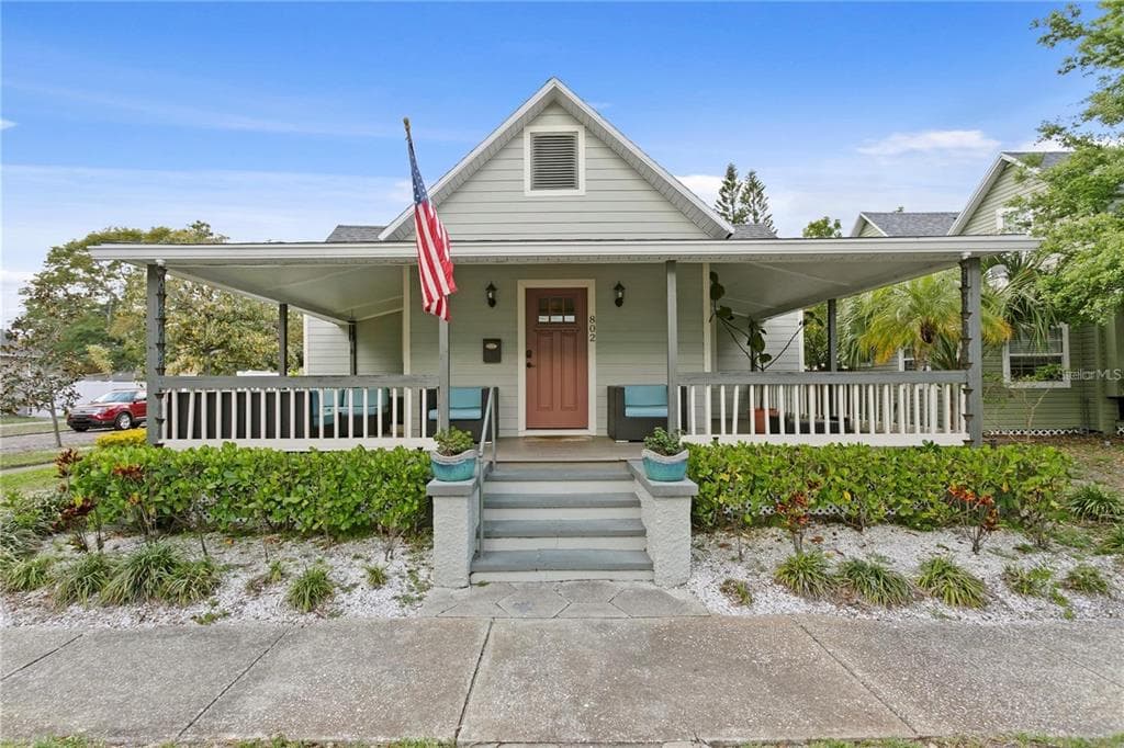 802 DARTMOOR STREET N ST PETERSBURG, FL 33701