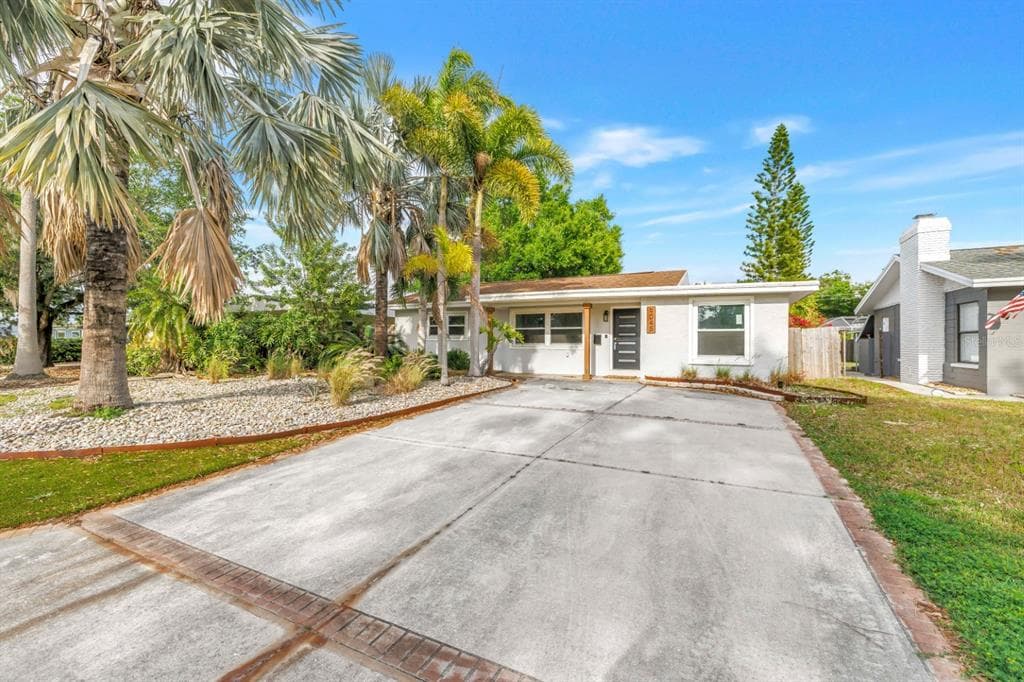 9045 3RD STREET N ST PETERSBURG, FL 33702
