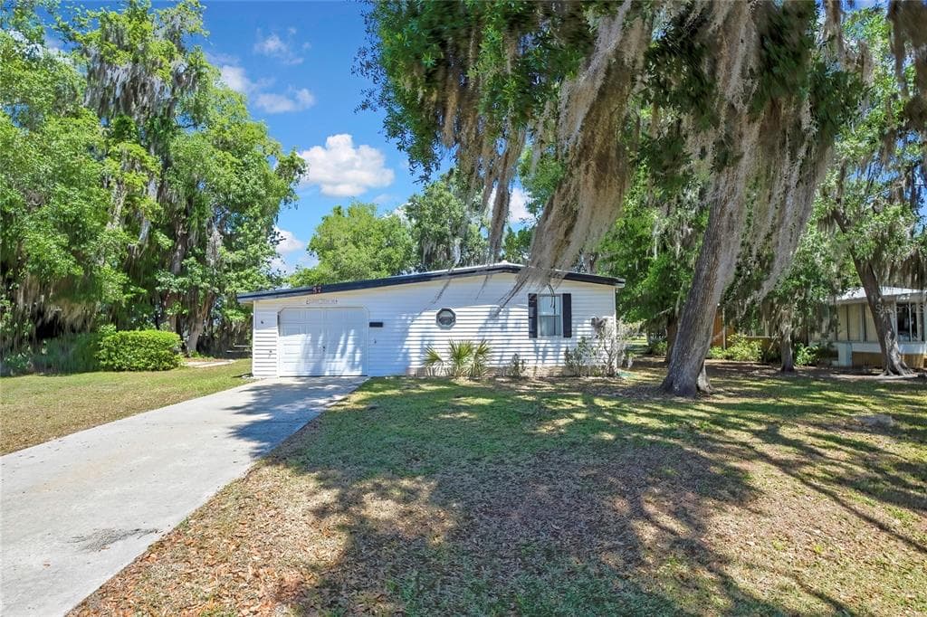 57 N BOBWHITE ROAD WILDWOOD, FL 34785