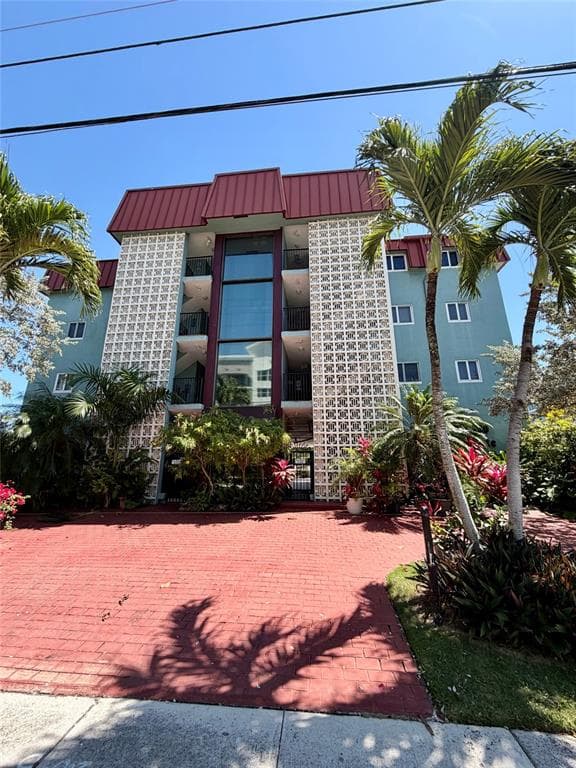 180 SE 20TH AVENUE UNIT 303 DEERFIELD BEACH, FL 33441