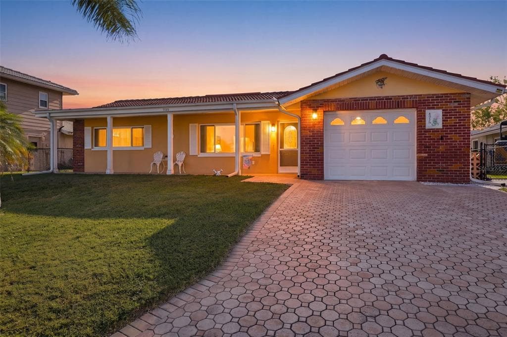 4926 FORECASTLE DRIVE NEW PORT RICHEY, FL 34652