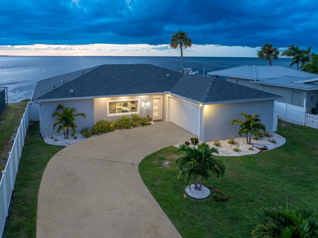 1909 GULFVIEW DRIVE HOLIDAY, FL 34691