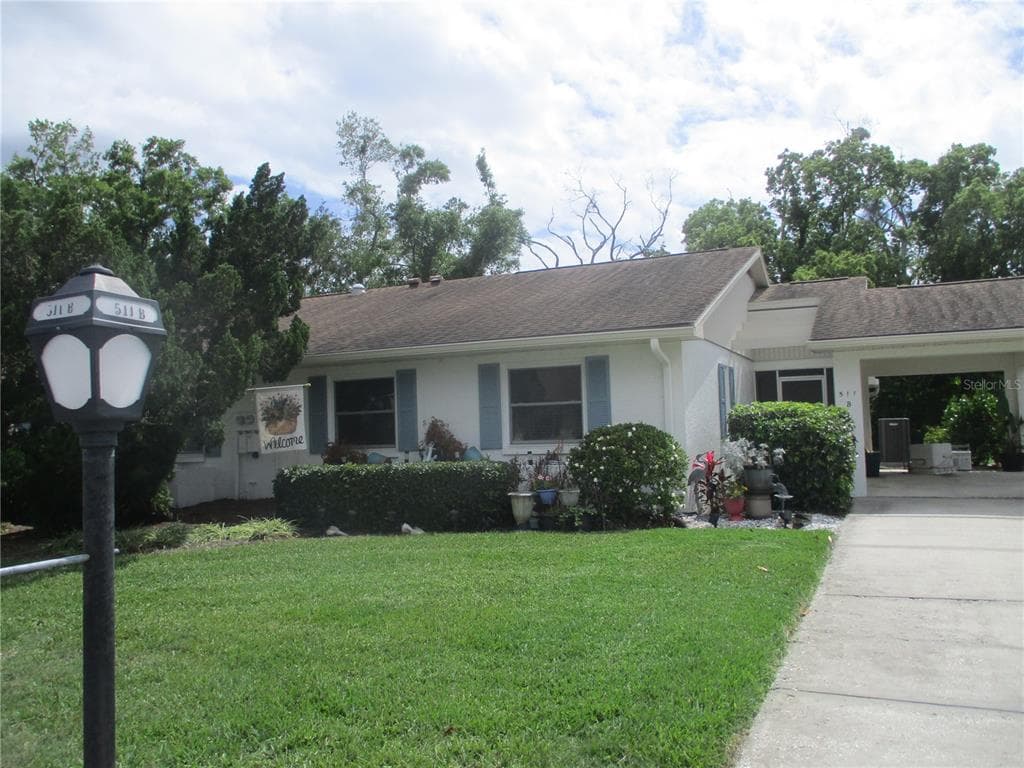 511 FINSBURY CIRCLE UNIT B SUN CITY CENTER, FL 33573
