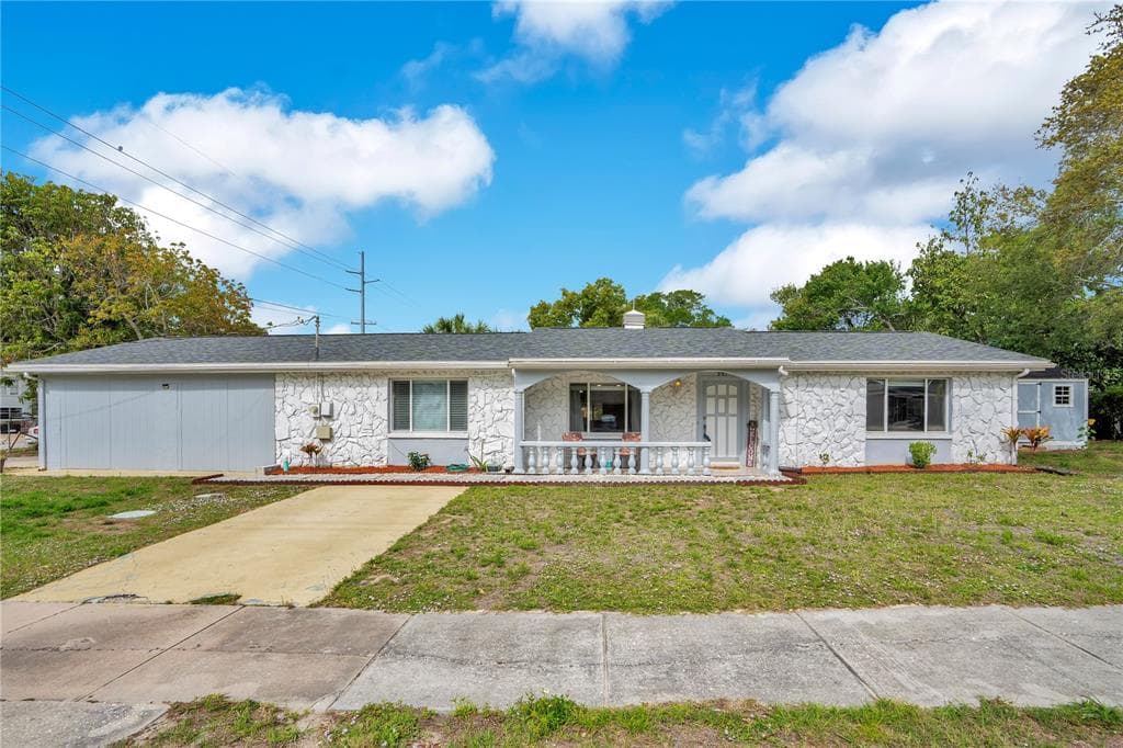 391 N WALTON AVENUE TARPON SPRINGS, FL 34689