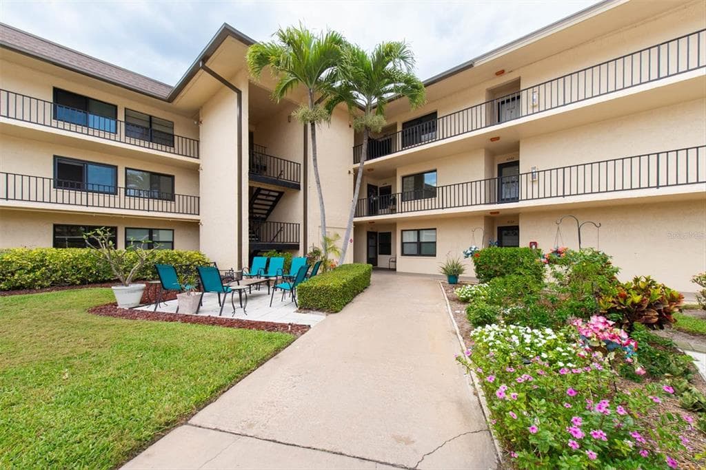12300 VONN ROAD UNIT 4101 LARGO, FL 33774