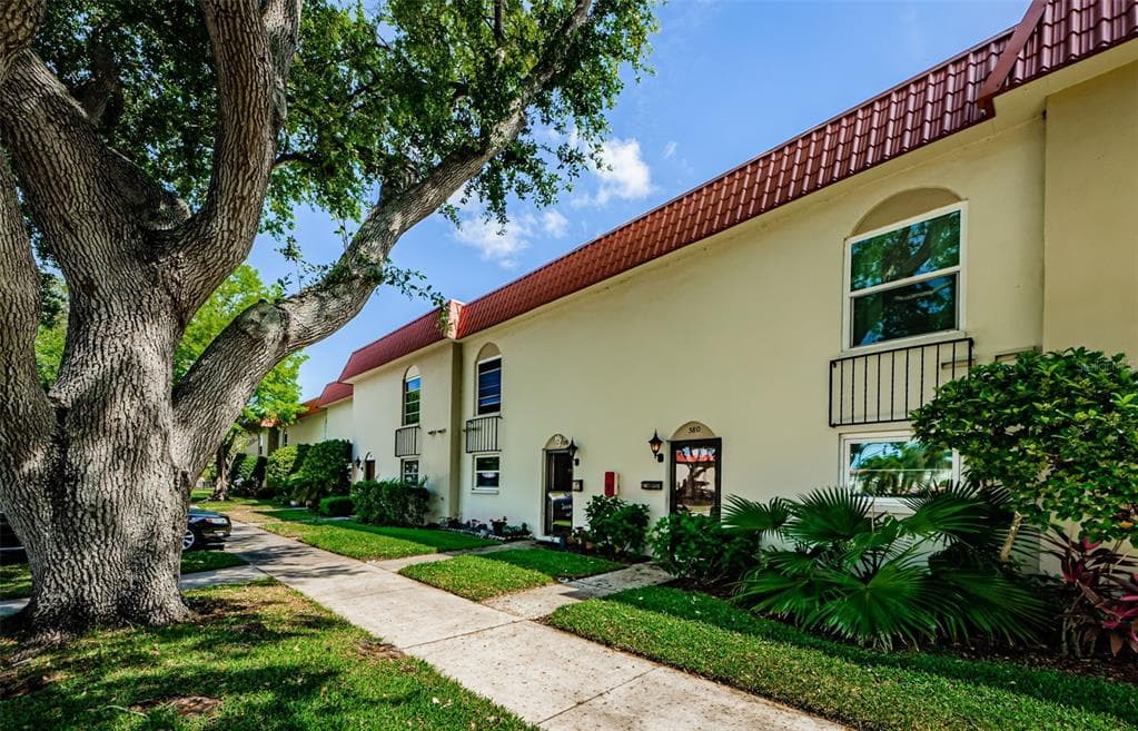 2700 BAYSHORE BOULEVARD UNIT 580 DUNEDIN, FL 34698