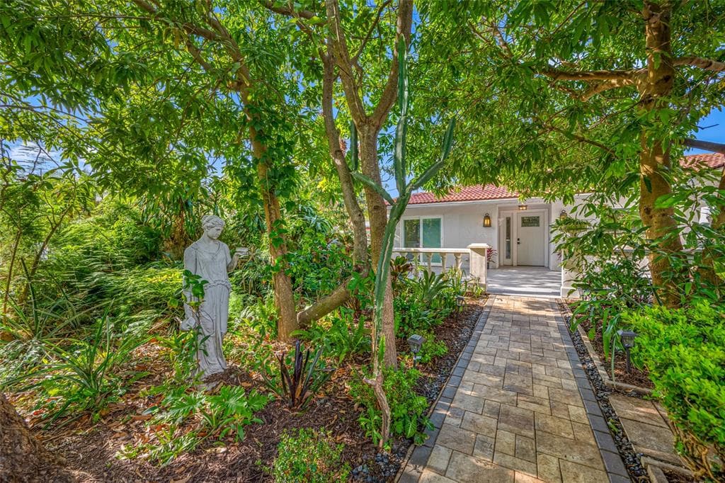 1764 LINWOOD CIRCLE CLEARWATER, FL 33755