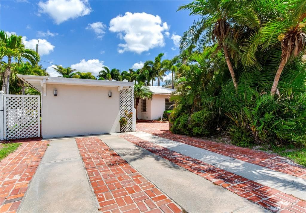 16107 GULF BOULEVARD REDINGTON BEACH, FL 33708