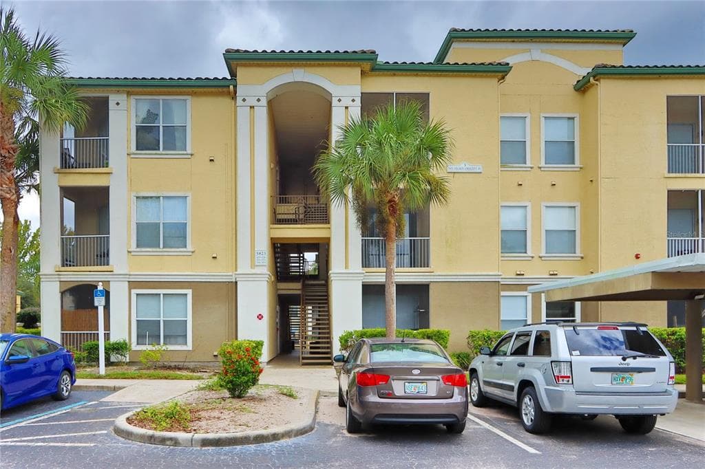 5821 LEGACY CRESCENT PLACE UNIT 102 RIVERVIEW, FL 33578