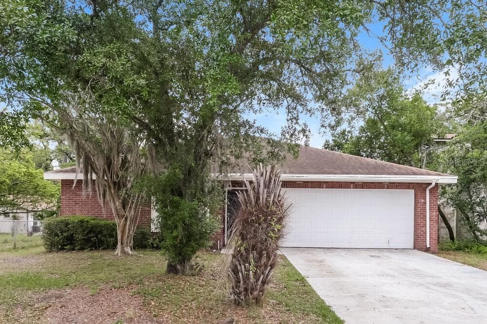 9811 N CONNECHUSETT ROAD TAMPA, FL 33617