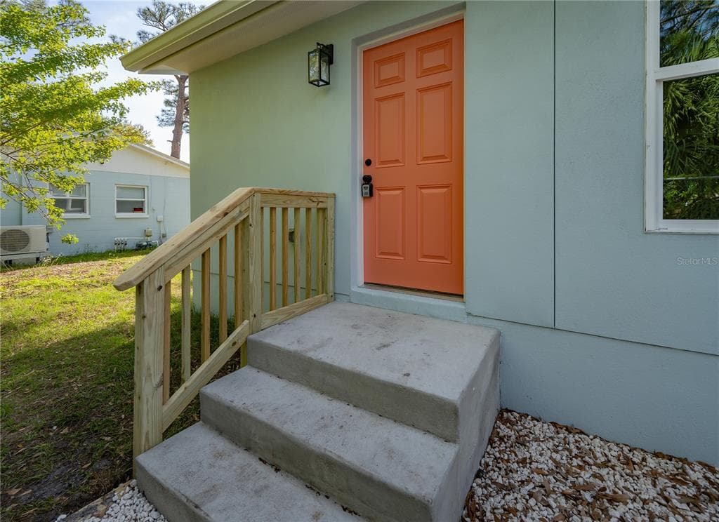 767 1/2 19TH AVENUE S ST PETERSBURG, FL 33705