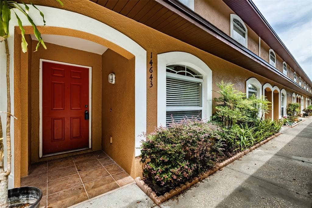 14643 PAR CLUB CIRCLE UNIT 14643 TAMPA, FL 33618