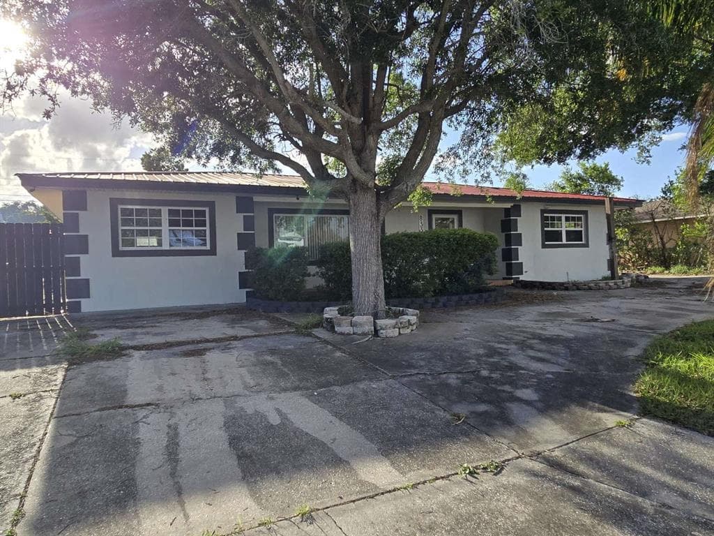 833 SHERWOOD DRIVE LAKE WALES, FL 33898