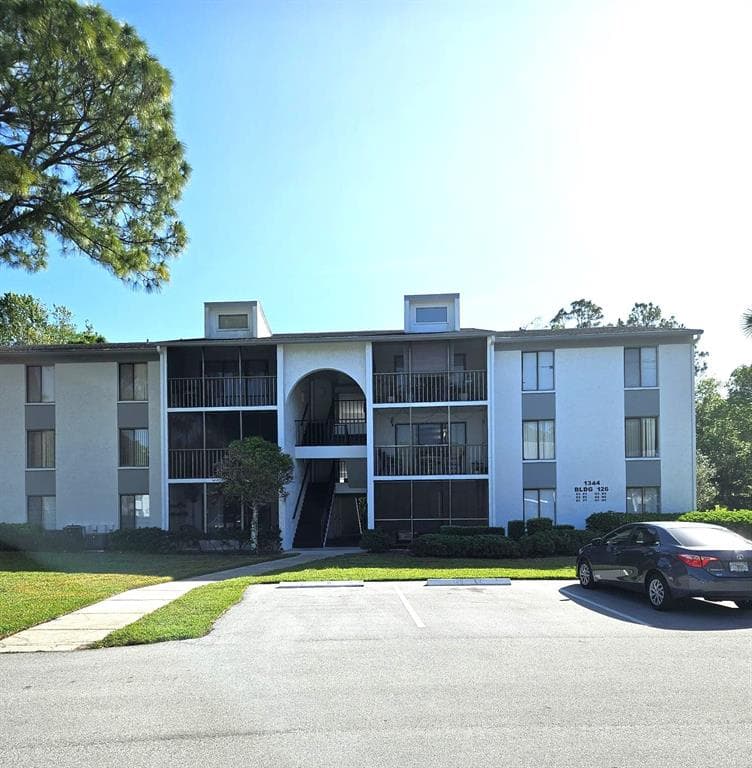 1344 PINE RIDGE CIRCLE E UNIT E3