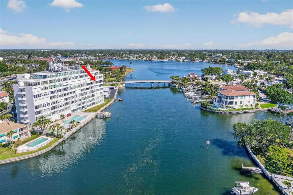 1365 SNELL ISLE BOULEVARD NE UNIT 6A ST PETERSBURG, FL 33704