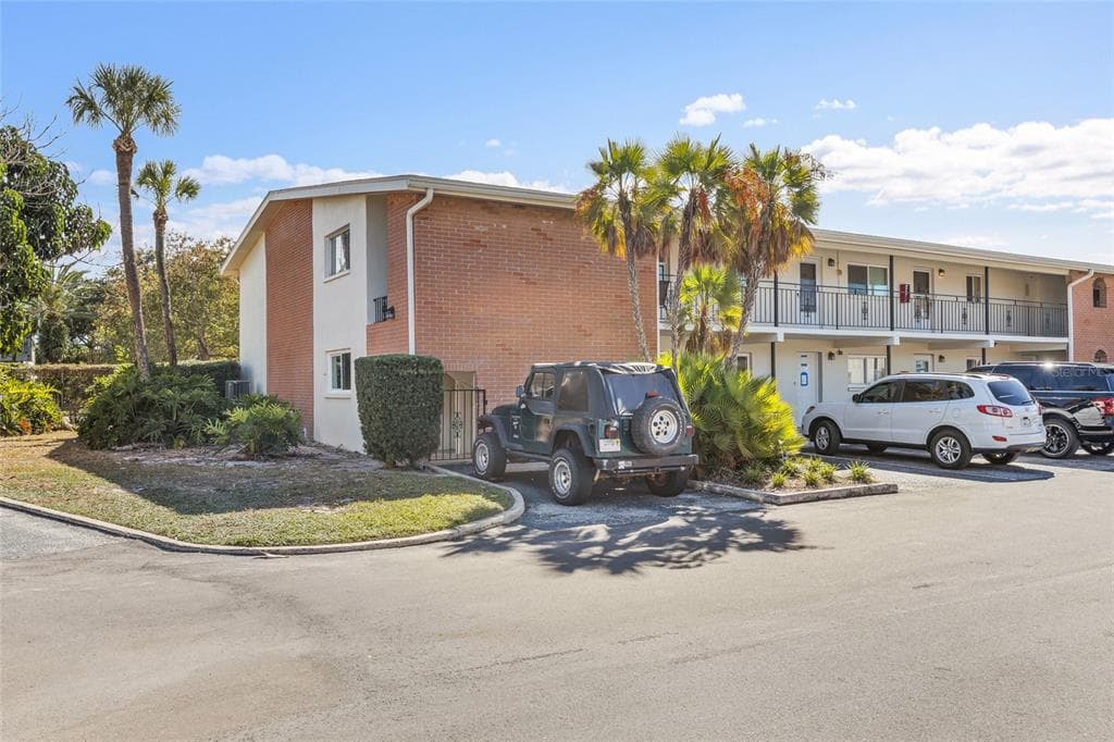 4580 OVERLOOK DRIVE NE UNIT 293 ST PETERSBURG, FL 33703