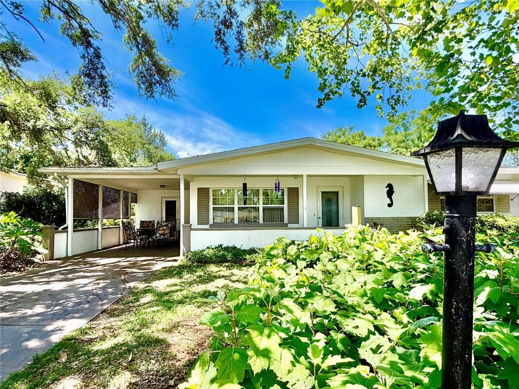 10 N DAVIS STREET BEVERLY HILLS, FL 34465