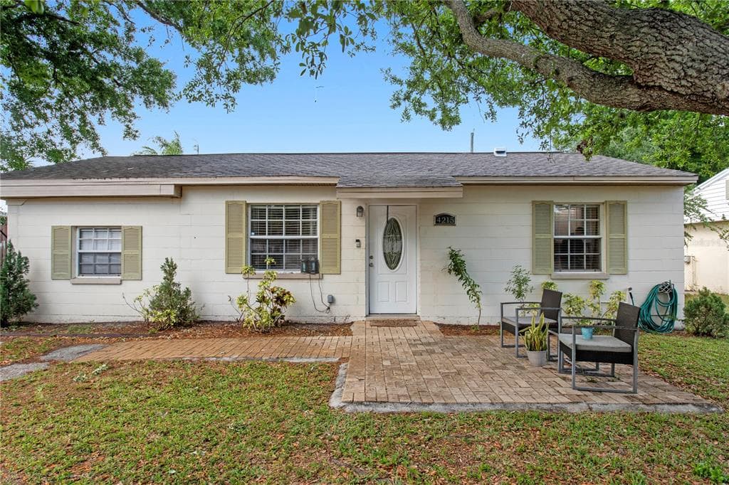 4215 W BAY VISTA AVENUE TAMPA, FL 33611