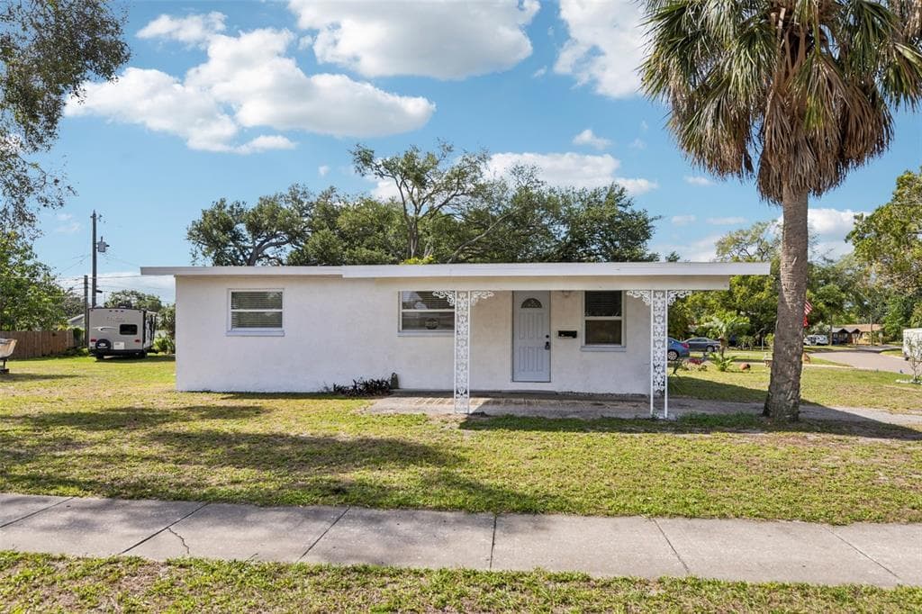 225 SE JEFFERSON CIRCLE N ST PETERSBURG, FL 33703