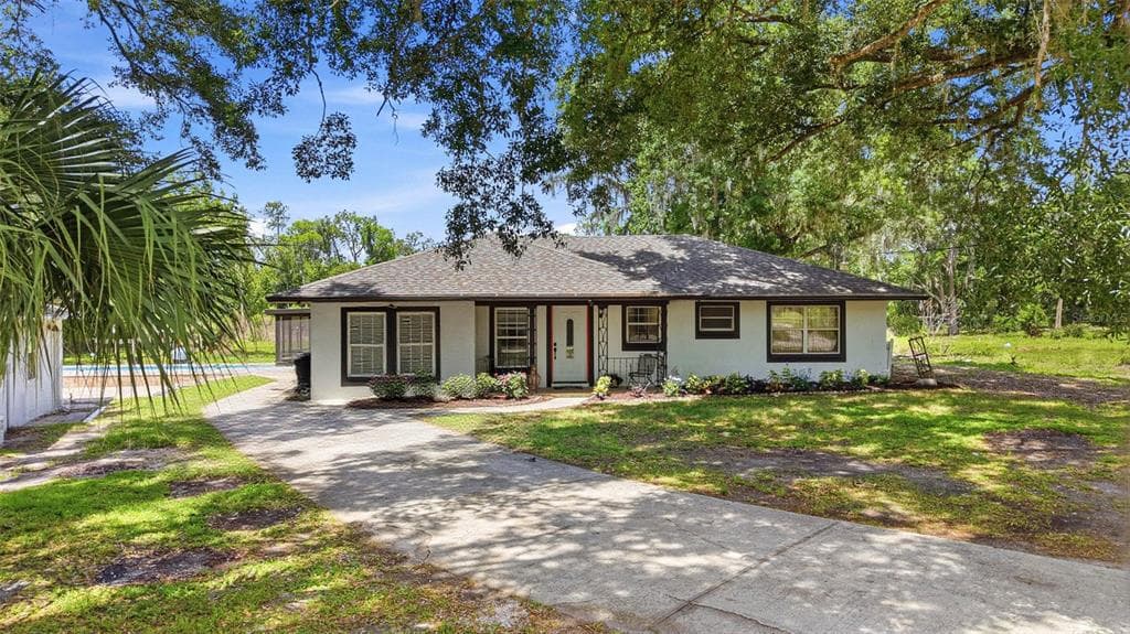 30151 LYNNE DRIVE WESLEY CHAPEL, FL 33543