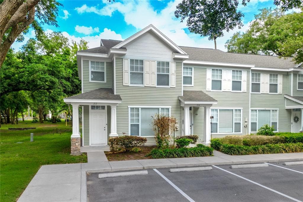 212 GOLDEN POND COURT VALRICO, FL 33594