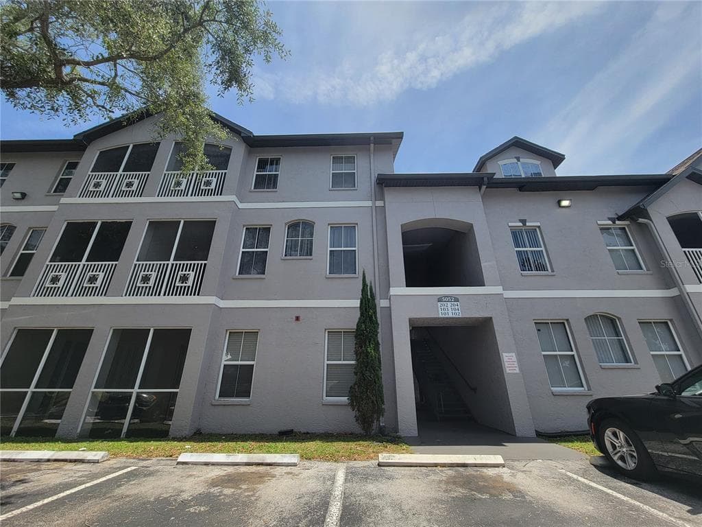 5052 SUNRIDGE PALMS DRIVE UNIT 104 TAMPA, FL 33617