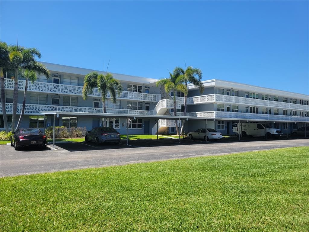 4720 LOCUST STREET NE UNIT 219 ST PETERSBURG, FL 33703
