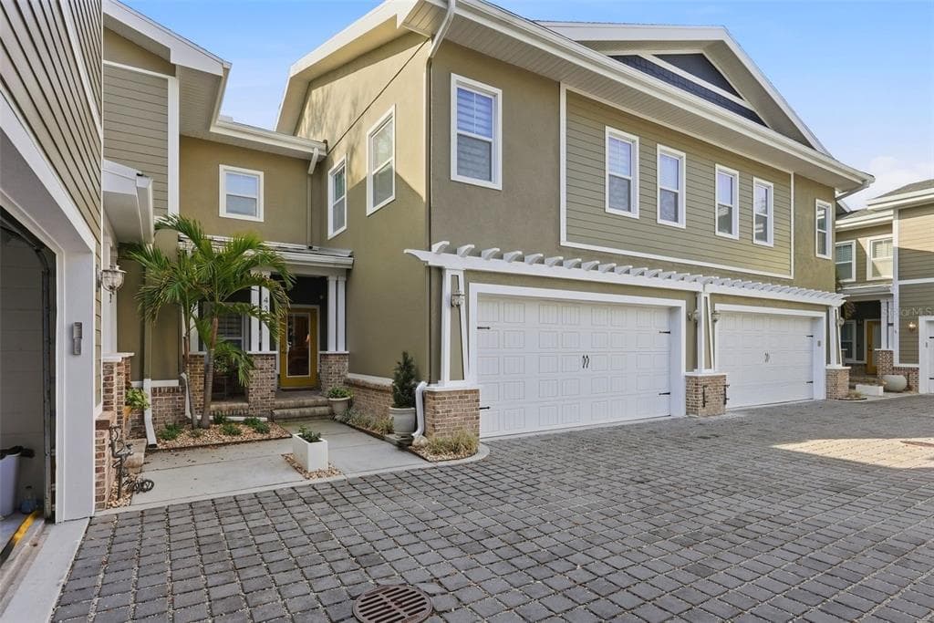 430 11TH AVENUE NE ST PETERSBURG, FL 33701
