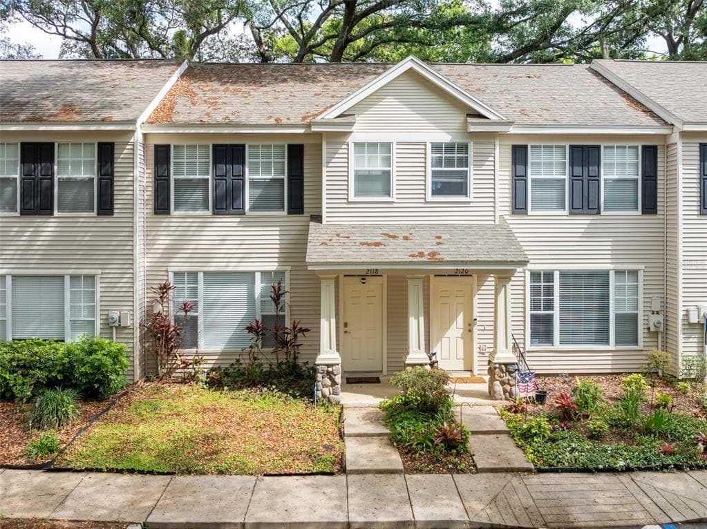 2118 GOLDEN OAK LN VALRICO, FL 33594