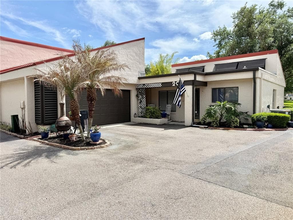 207 GRANADA COURT N PLANT CITY, FL 33566