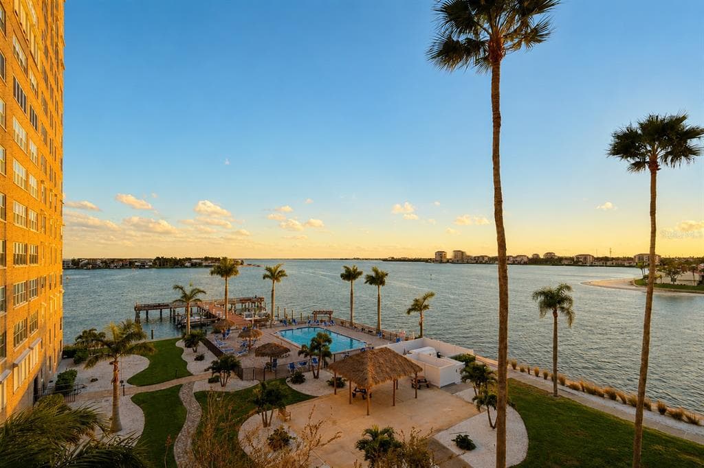 5220 BRITTANY DRIVE S UNIT 501-a ST PETERSBURG, FL 33715