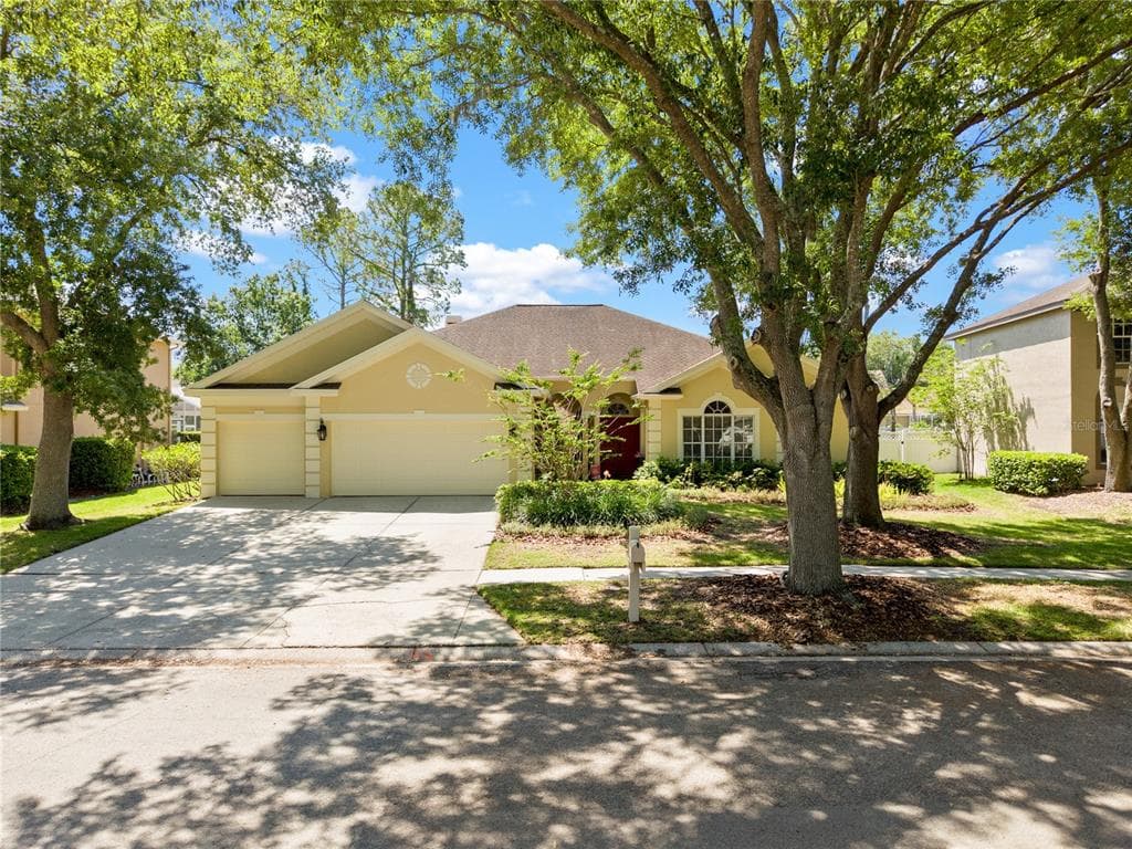 8715 HIDDEN GREEN LANE TAMPA, FL 33647