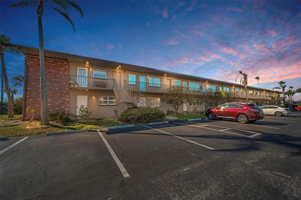 2 CAUSEWAY BOULEVARD UNIT 208 DUNEDIN, FL 34698