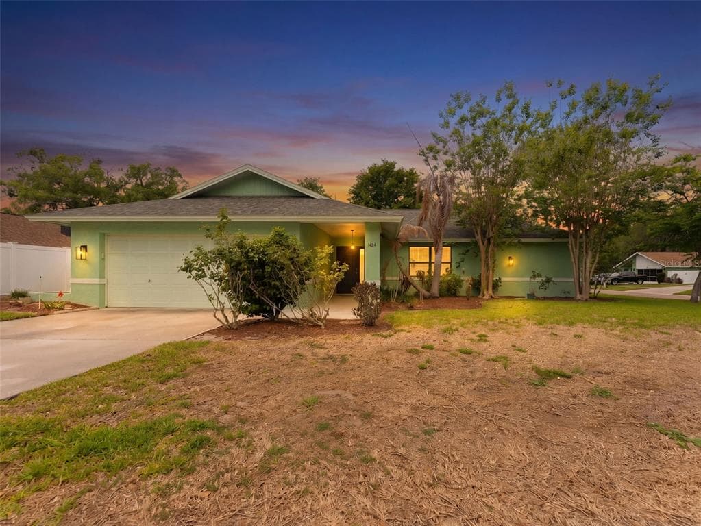 1424 OAKWOOD LANE