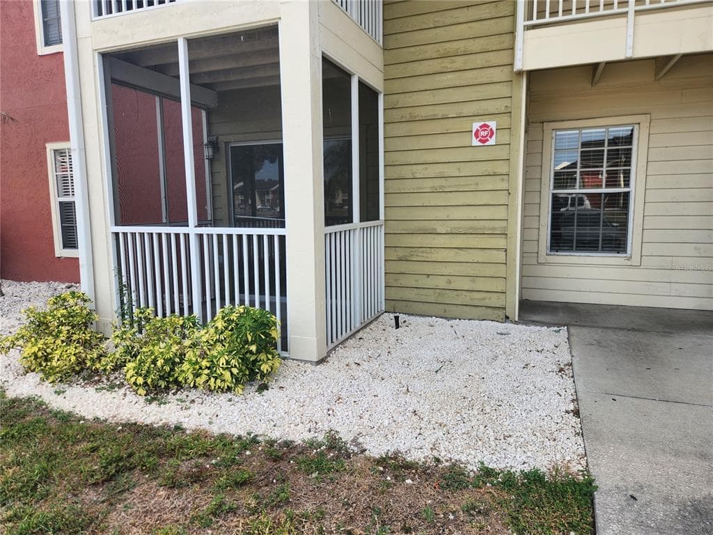 803 LAKE HAVEN SQUARE UNIT 101