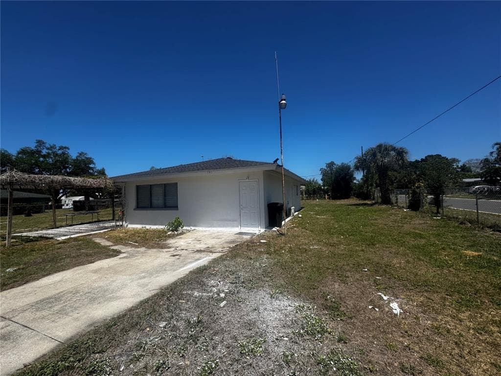 121 33RD AVENUE E BRADENTON, FL 34208