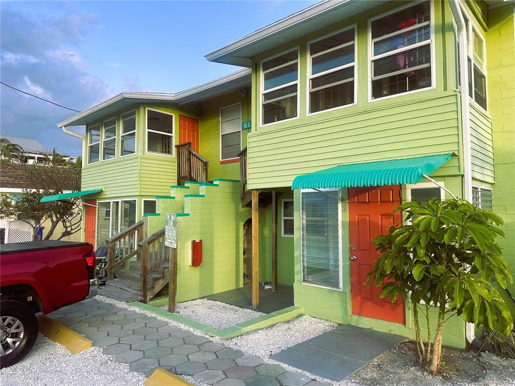 61 81ST AVENUE UNIT 2 TREASURE ISLAND, FL 33706