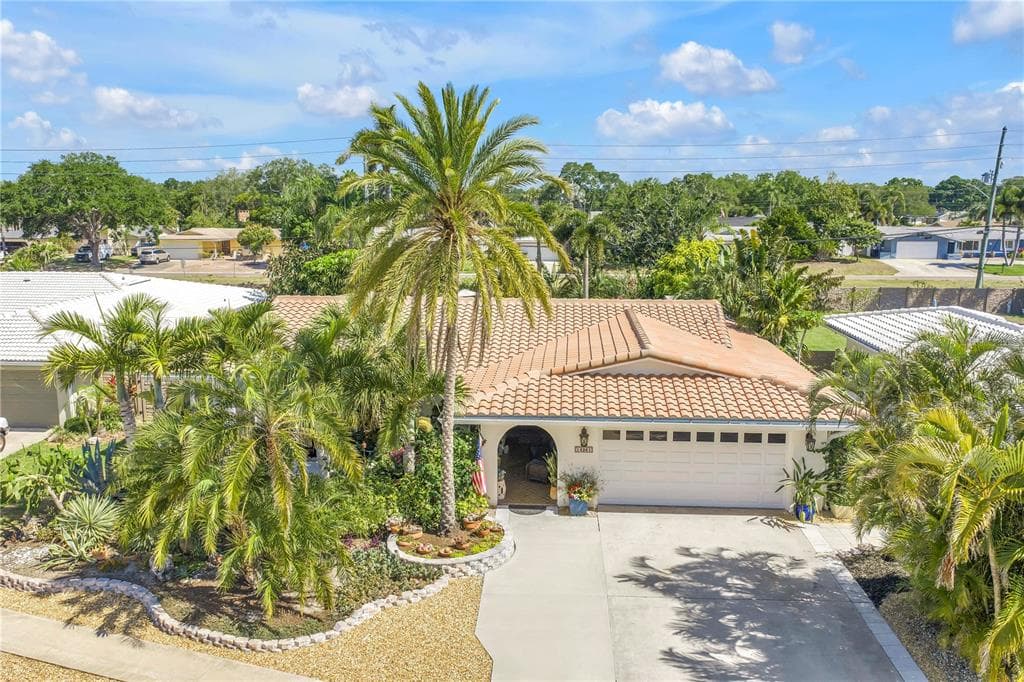 14261 PASSAGE WAY SEMINOLE, FL 33776