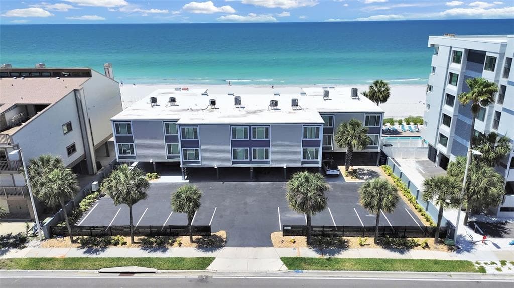 19020 GULF BOULEVARD UNIT 8 INDIAN SHORES, FL 33785