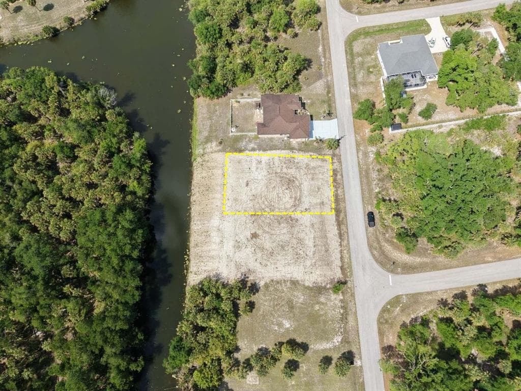 553 PEMBROKE DRIVE PORT CHARLOTTE, FL 33954
