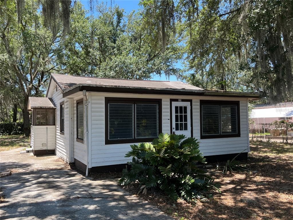 320 HENNESSEE STREET LAKELAND, FL 33805