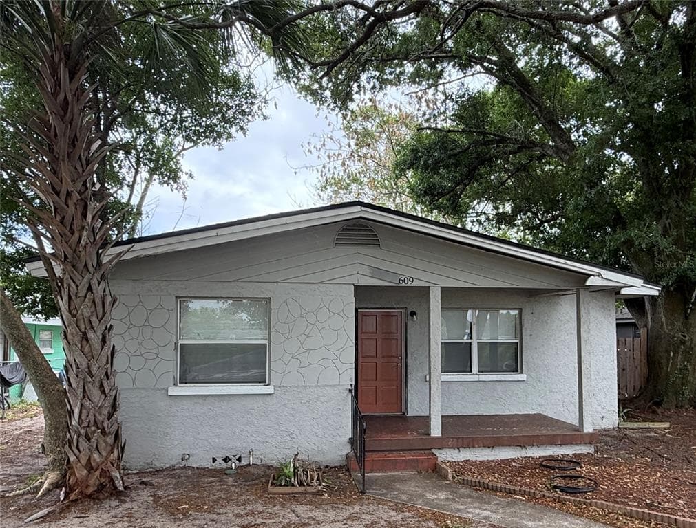 609 WASHINGTON AVENUE LAKE WALES, FL 33853