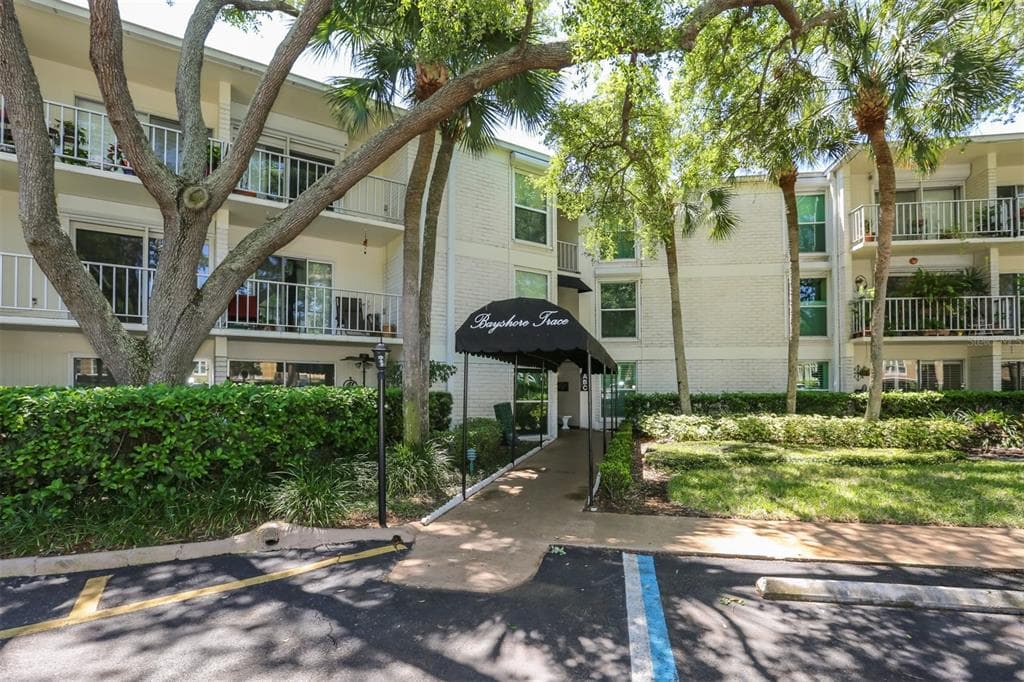 3325 BAYSHORE BOULEVARD UNIT E34 TAMPA, FL 33629
