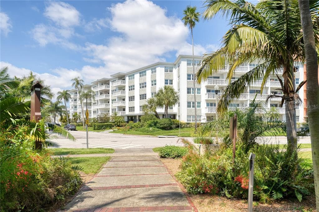 1100 N SHORE DRIVE NE UNIT 505 ST PETERSBURG, FL 33701