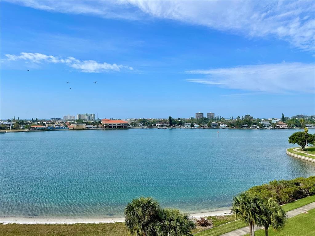 7872 SAILBOAT KEY BLVD S BOULEVARD S UNIT 504 SOUTH PASADENA, FL 33707