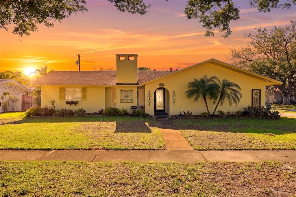 962 CORVETTE DRIVE LARGO, FL 33771