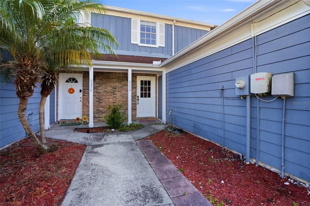 6258 OAK CLUSTER CIR TAMPA, FL 33634
