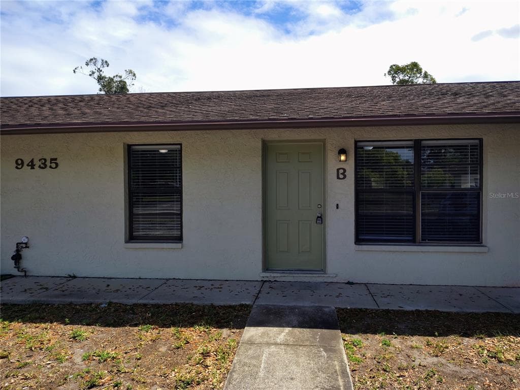 9435 LYNN LANE UNIT B SEMINOLE, FL 33777